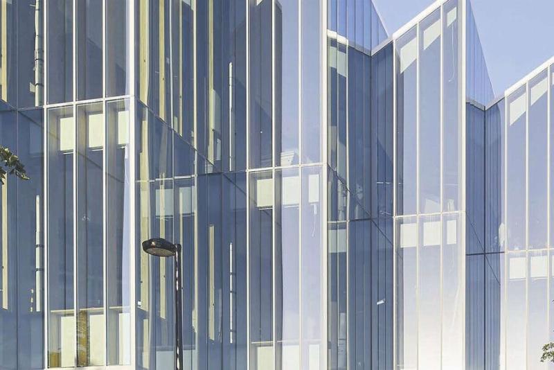 Architecture universitaire moderne à Cambridge, détails de façade